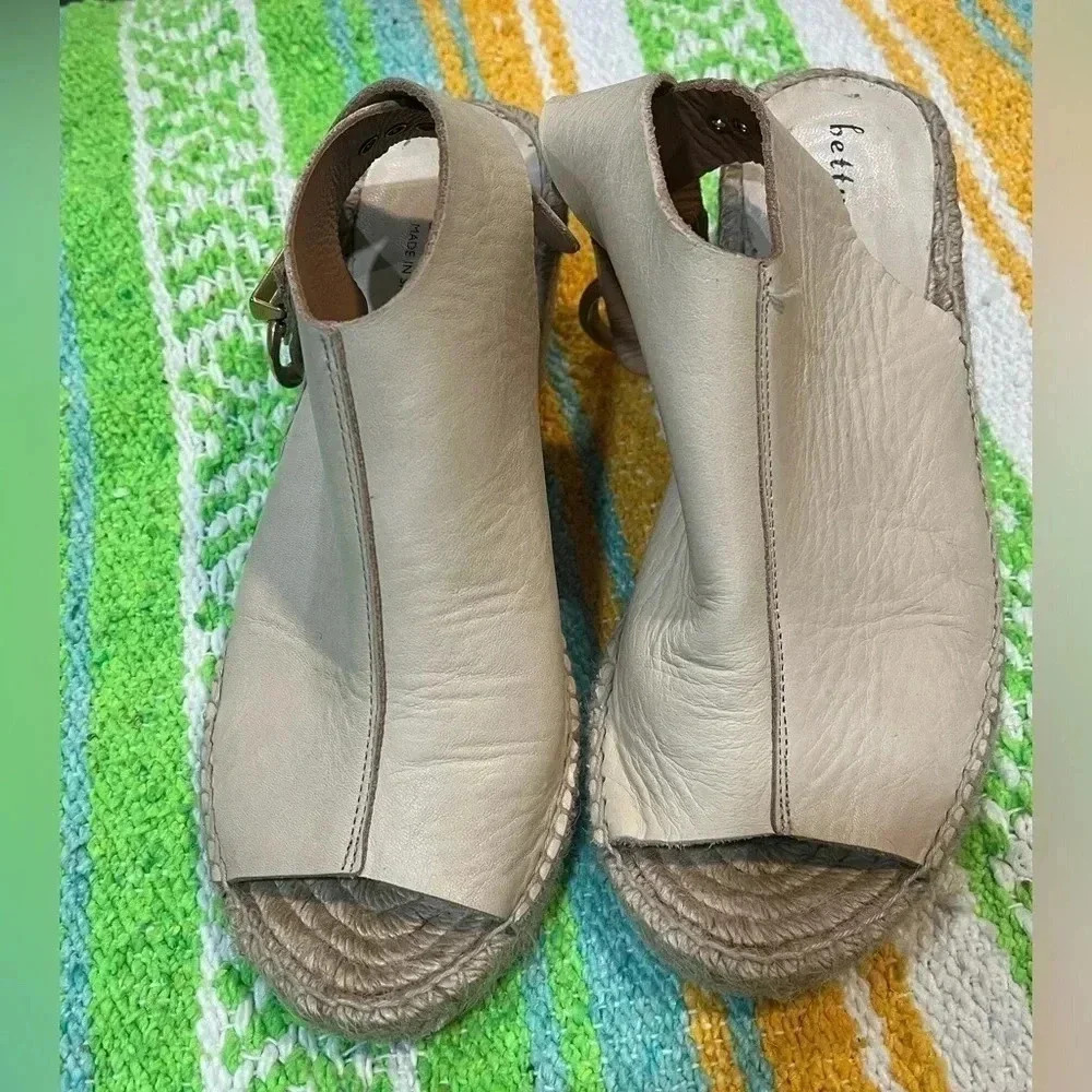 Bettye Muller Leather Peep Toe Espadrille Wedges size 8